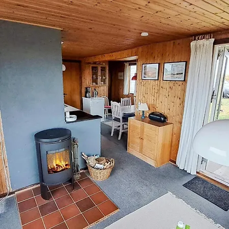 6 Person In Henne-by Traum