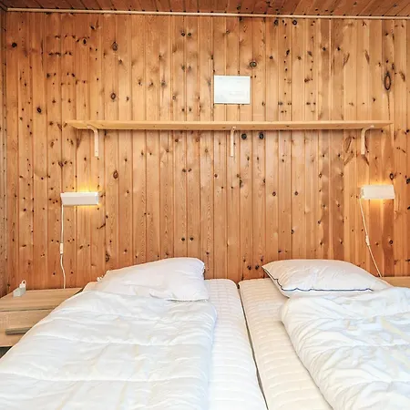 6 Person In Henne-by Traum *